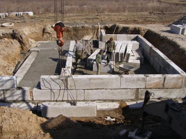 Види і призначення залізобетонних стінових блоків Види і призначення залізобетонних стінових блоків