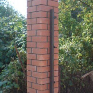 Як робиться кладка цегляних стовпів