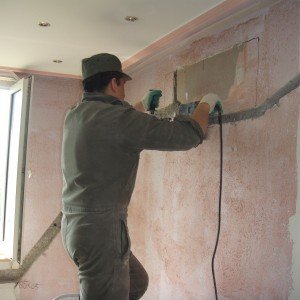 Як робити штроблення цегляних стін своїми руками