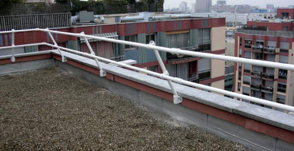 Висота парапету на плоскій покрівлі та його пристрій — відео інструкція та фото