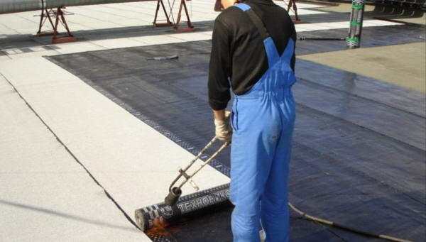 Сучасні покрівельні матеріали для покриття плоских дахів — фото і відео огляд