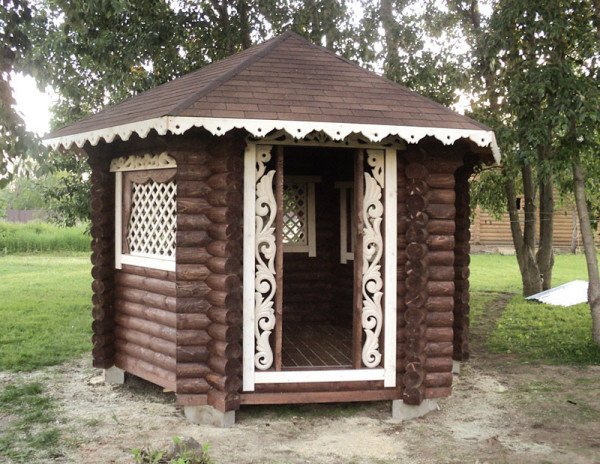 Зведення альтанки з оцилиндрованного колоди