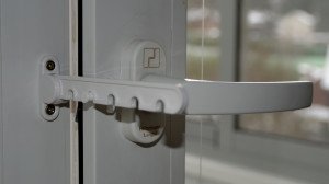 Гребінка на пластикове вікно: як встановити своїми руками