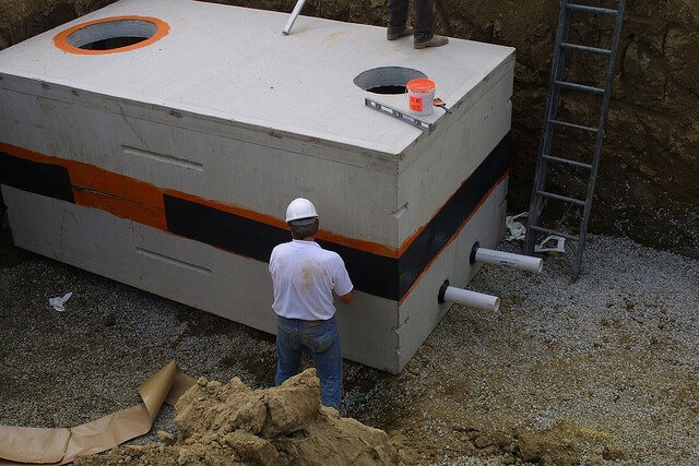 Як зробити каналізацію в приватному будинку своїми руками