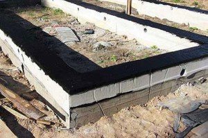 Стрічковий фундамент своїми руками: пристрій, лінолеум, гідроізоляція і заливка