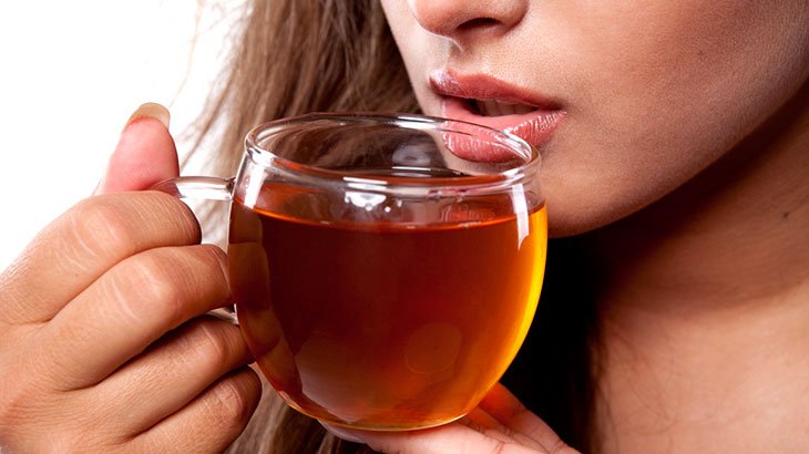 Як вивести пляму від чаю, ніж видалити (відіпрати) чай з одягу