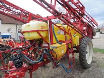 Причіпний обприскувач Баргам для поля   німецький розпил і італійське управління