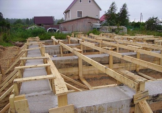 Особливості зведення монолітних залізобетонних конструкцій Особливості зведення монолітних залізобетонних конструкцій