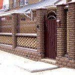 Паркан з рваної цегли будуємо своїми руками Паркан з рваної цегли будуємо своїми руками
