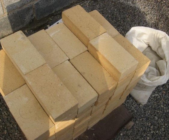 Шамотна цегла – що це таке, ціна, розміри, цегла вогнетривка для печей