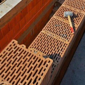 Скільки потрібно цегли