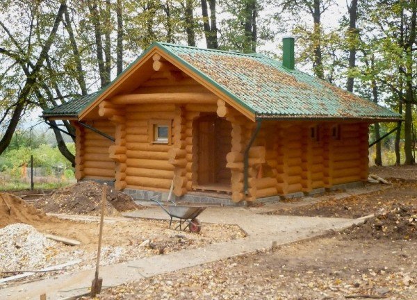 Зруб лазні з оциліндрованої колоди