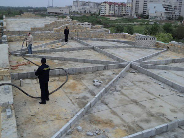 Ремонт плоскої покрівлі своїми руками — технологія і послідовність робіт (фото, відео)