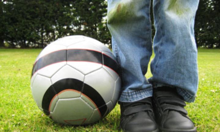 Як відіпрати траву, ніж прибрати плями від трави з одягу легко і швидко