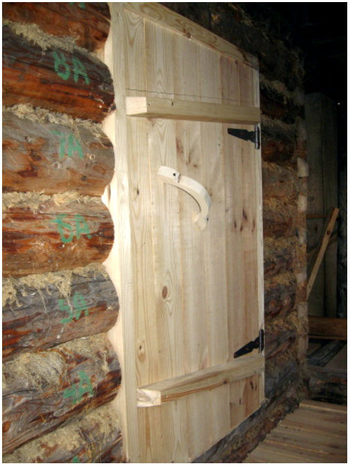 Як виготовити деревяні двері для лазні