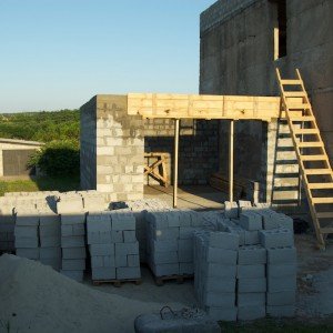 Як прилаштувати гараж до цегельного будинку: фото та відео Як прилаштувати гараж до цегельного будинку: фото та відео