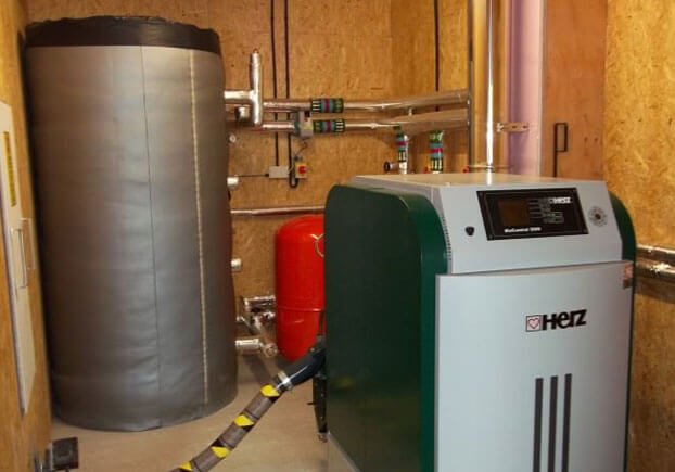 Як дешево опалити будинок без газу і електрики