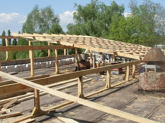Як побудувати сарай з односхилим дахом своїми руками — покрокова інструкція (фото, відео, схеми)