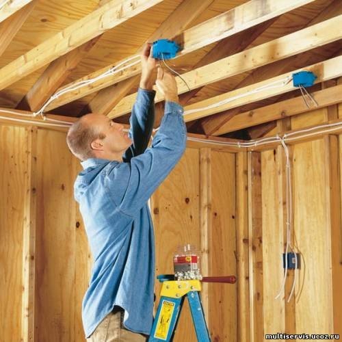 Як зробити приховану проводку в деревяному будинку