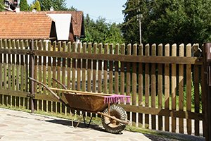 Які норми висоти паркану між сусідами: де отримати дозвіл та які правила потрібно дотримуватися