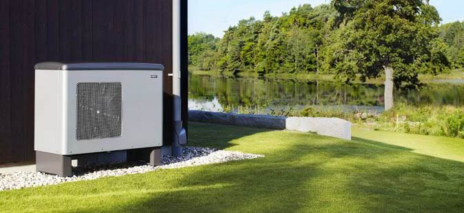 Як дешево опалити будинок без газу і електрики