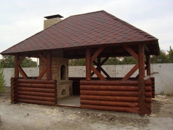 Зведення альтанки з оцилиндрованного колоди