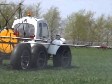 Самохідний обприскувач Роса   безліч функцій в одній машині