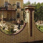 Цегляні паркани з ковкою: будуємо своїми руками Цегляні паркани з ковкою: будуємо своїми руками