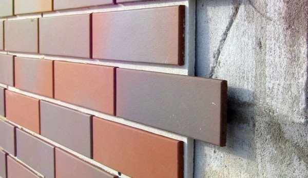 Облицювальні панелі для оздоблення фасаду будинку