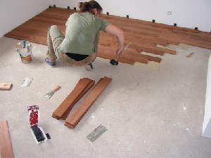 Укладання ламінату на бетонну підлогу своїми руками   як стелити ламінат + відео