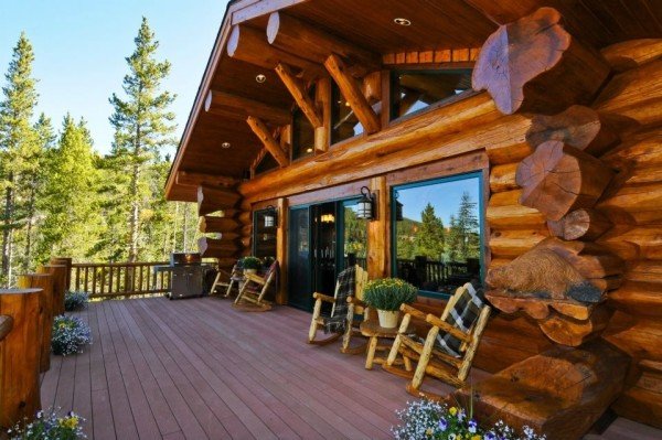 Особливості будинків з дикого зрубу