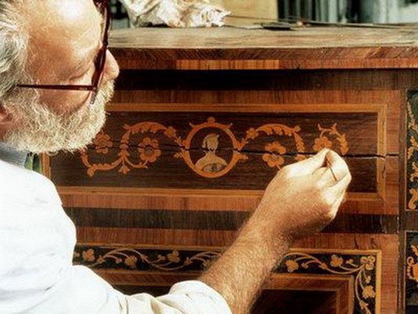 Як проводиться реставрація деревяної меблів? Як проводиться реставрація деревяної меблів?