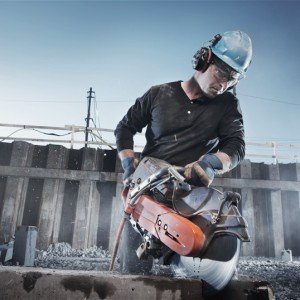 Як і чим розрізати цегла і цегляну стіну самостійно   фото та відео