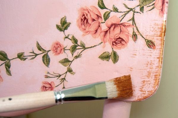 Декор стільця своїми руками: майстер клас по техніці декупаж, фото і відео
