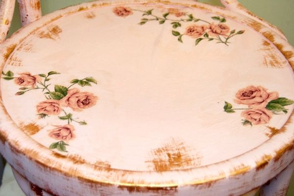 Декор стільця своїми руками: майстер клас по техніці декупаж, фото і відео
