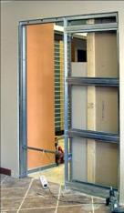 Установка розсувних міжкімнатних дверей своїми руками (фото + відео)