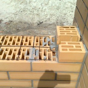 Як робиться кладка цегляних стовпів