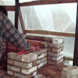Як зробити кутовий мангал з цегли своїми руками: фото, відео