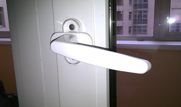 Що робити, якщо не закривається пластикове вікно або погано закривається