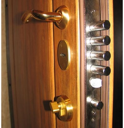 Утеплення металевих дверей: вибір утеплювача, варіанти теплоізоляції, роботи з коробкою