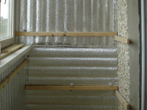 Утеплення балкона Піноплекс: характеристики матеріалу та особливості застосування Утеплення балкона Піноплекс: характеристики матеріалу та особливості застосування