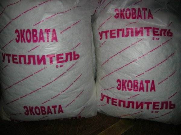 Утеплення мансарди зсередини мінватою: сухий, мокрий, комбінований спосіб нанесення ековати