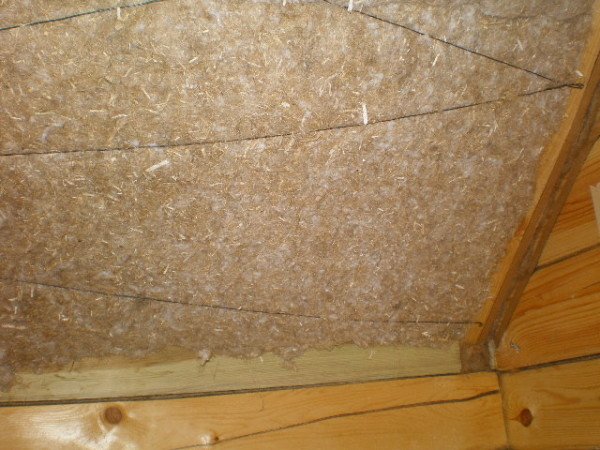 Утеплення скатної даху зсередини: вибір матеріалів, підготовка і монтаж Утеплення скатної даху зсередини: вибір матеріалів, підготовка і монтаж