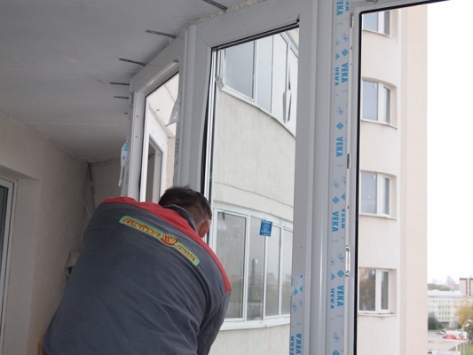 Скління напівкруглого балкона і панорамне скління: як це робиться?
