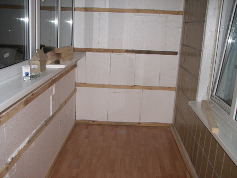 Як утеплити лоджію зсередини мінеральною ватою, фольгованим пінополіетиленом, пінопластом, екструдованим пінополістиролом. Монтаж під «мокру» обробку та профілі Як утеплити лоджію зсередини мінеральною ватою, фольгованим пінополіетиленом, пінопластом, екструдованим пінополістиролом. Монтаж під «мокру» обробку та профілі