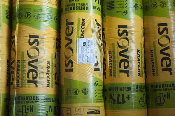 Утеплення вентиляційних труб: застосування мінеральної вати, пінопласту, пінополіуретану, пінополіпропілену, спіненого поліетилену