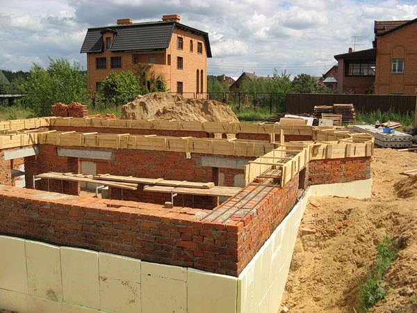 Утеплення фундаменту екструдованим пінополістиролом, пінополіуретаном, пінопластом. Теплоізоляція різних видів фундаменту