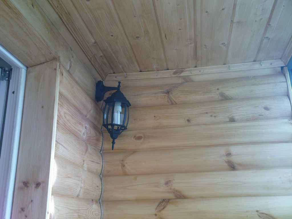 Як облаштувати маленький балкон: варіанти оздоблення