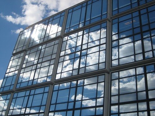 Заміна склопакетів в склінні фасадів: навіщо, як і на що міняти