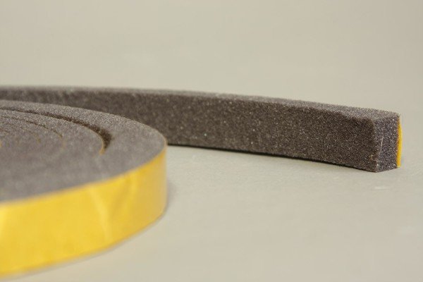 Утеплення воріт. Утеплені секційних, розпашних, рулонних конструкції. Самостійне ущільнення полотен